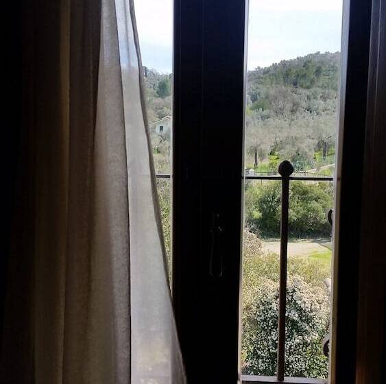 فندق ريفى La Torre Rossa