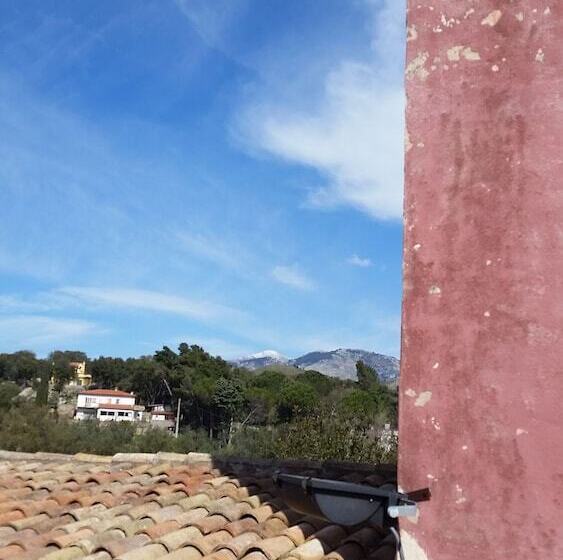 فندق ريفى La Torre Rossa
