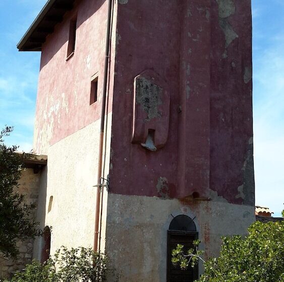 فندق ريفى La Torre Rossa