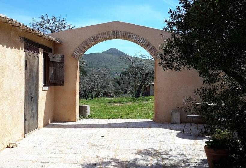 فندق ريفى La Torre Rossa