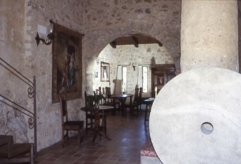 فندق ريفى La Torre Rossa