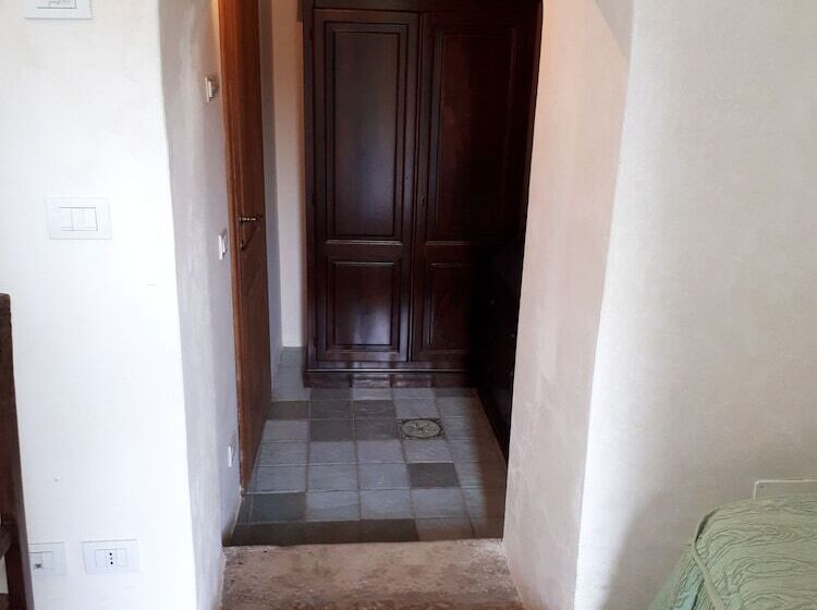 فندق ريفى La Torre Rossa