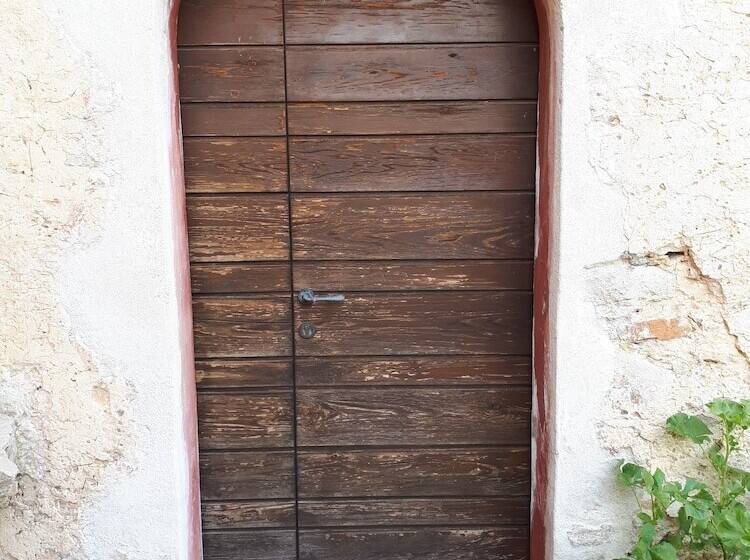 فندق ريفى La Torre Rossa