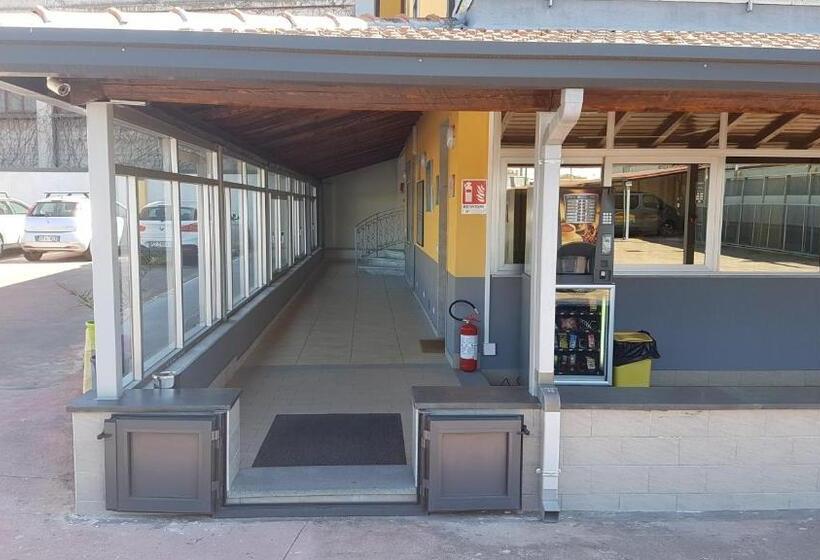 پانسیون Etna Parking