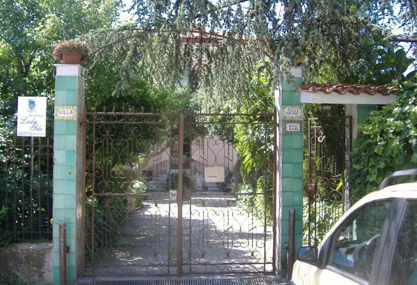 بنسيون Lady Ida B&b