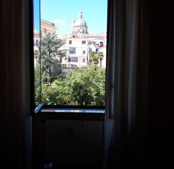 بنسيون Lady Ida B&b