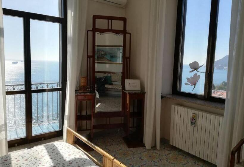 بنسيون Lady Ida B&b