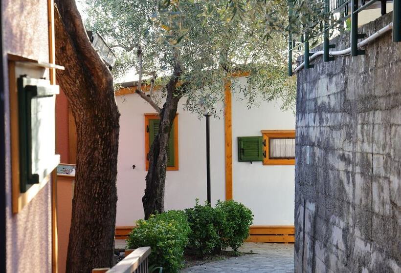 منتجع Parco Vacanze Lo Scoglio