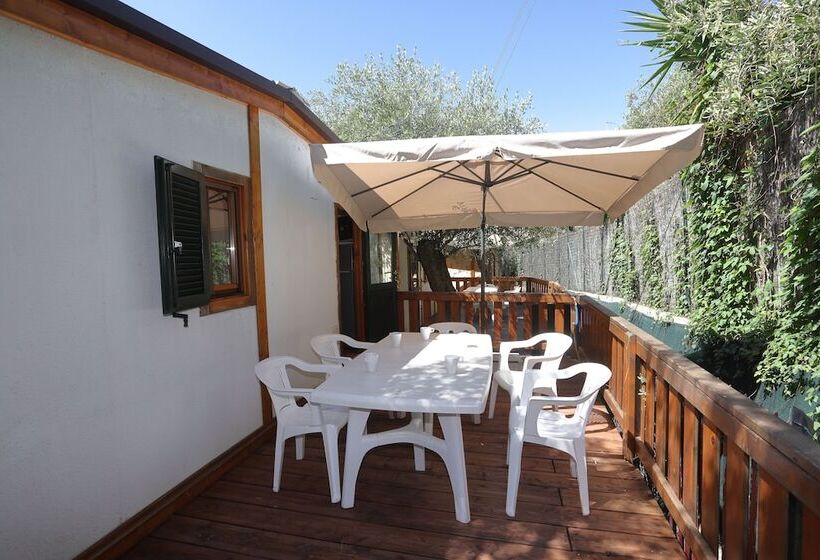 منتجع Parco Vacanze Lo Scoglio