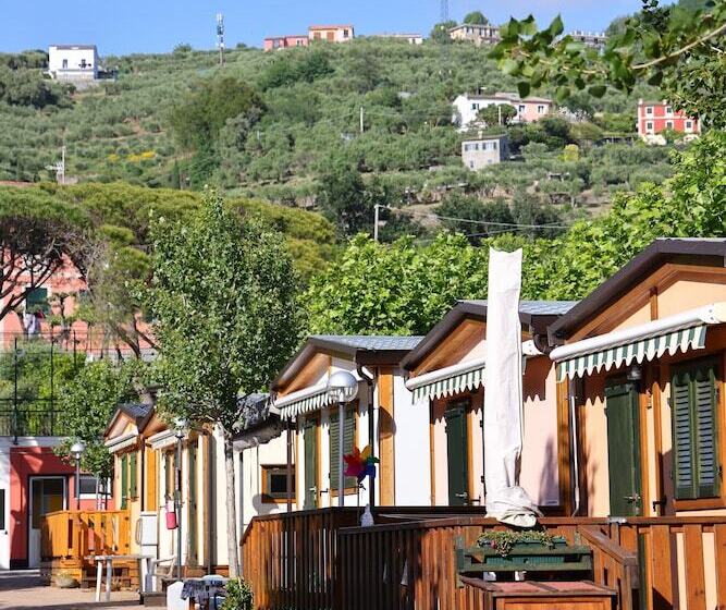 منتجع Parco Vacanze Lo Scoglio