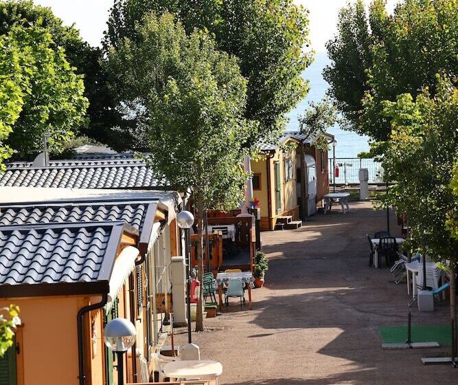 منتجع Parco Vacanze Lo Scoglio