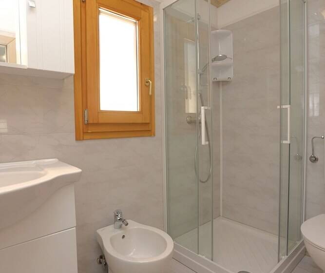 منتجع Parco Vacanze Lo Scoglio