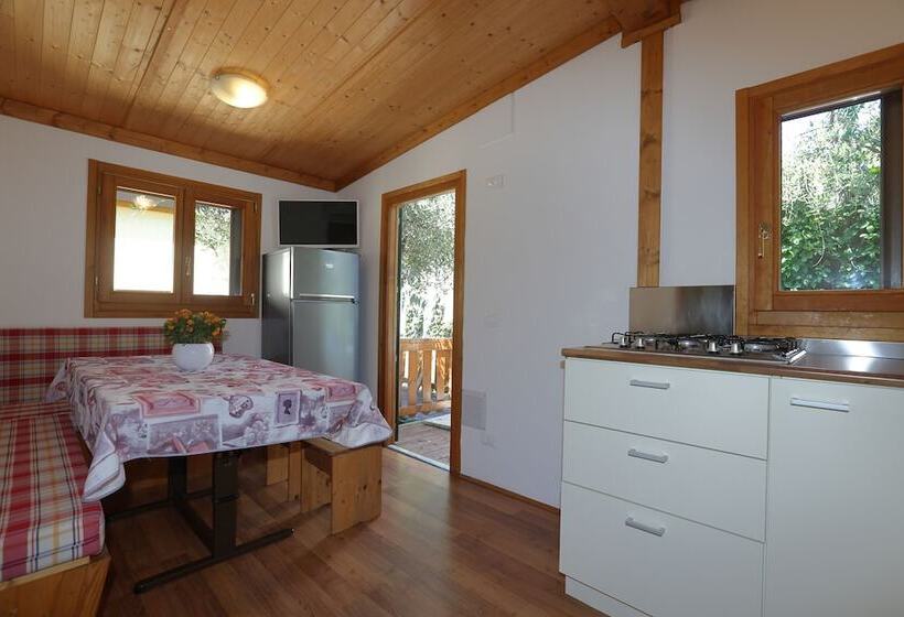 منتجع Parco Vacanze Lo Scoglio