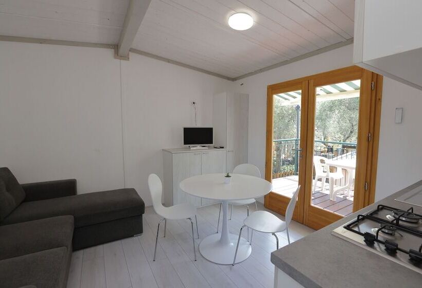 منتجع Parco Vacanze Lo Scoglio