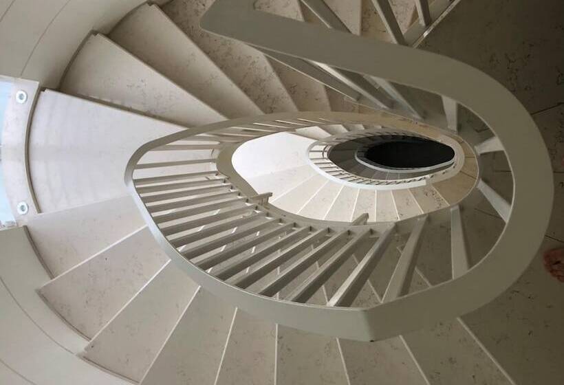 ベッドアンドブレックファースト At 9