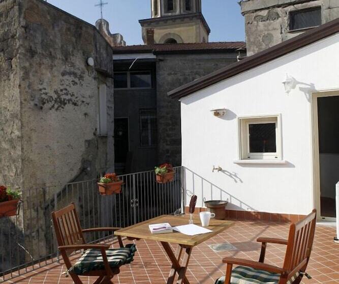 تختخواب و صبحانه La Terrazza Del Poeta