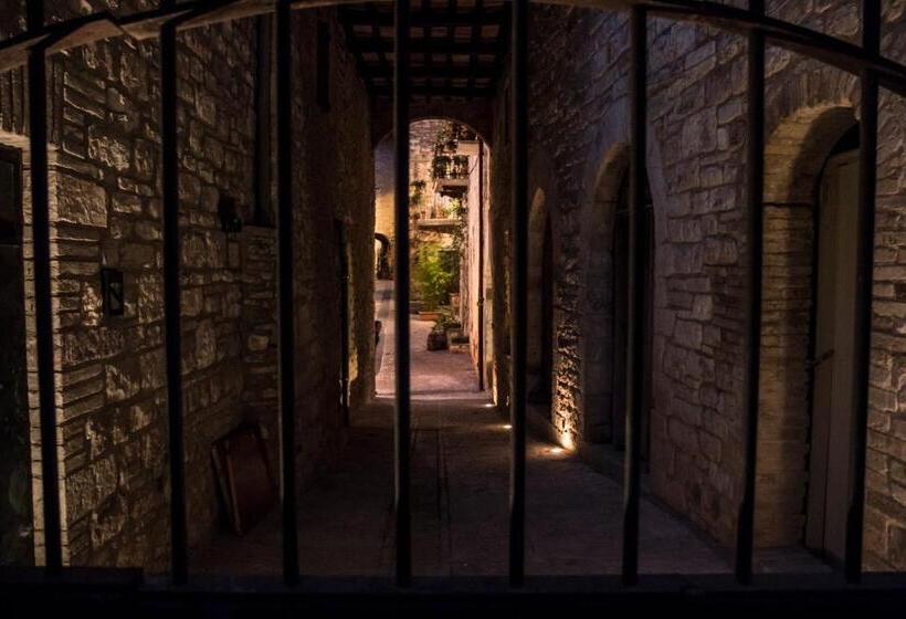 تختخواب و صبحانه Residenza La Corte Assisi