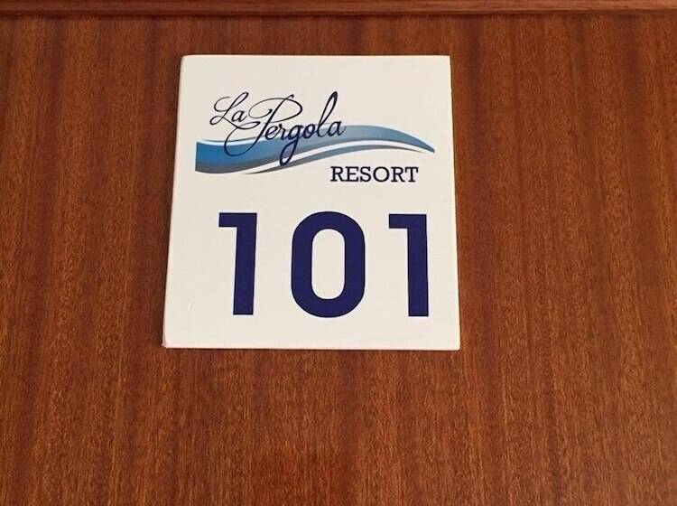 Хостел La Pergola Resort