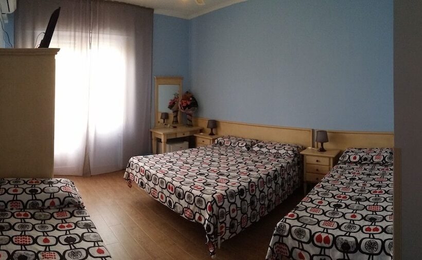 פונדק Torvaianica