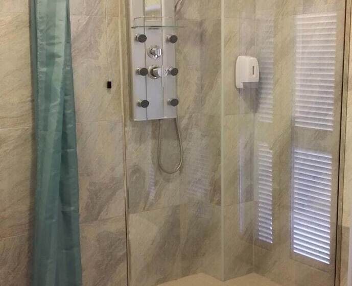 פונדק Torvaianica