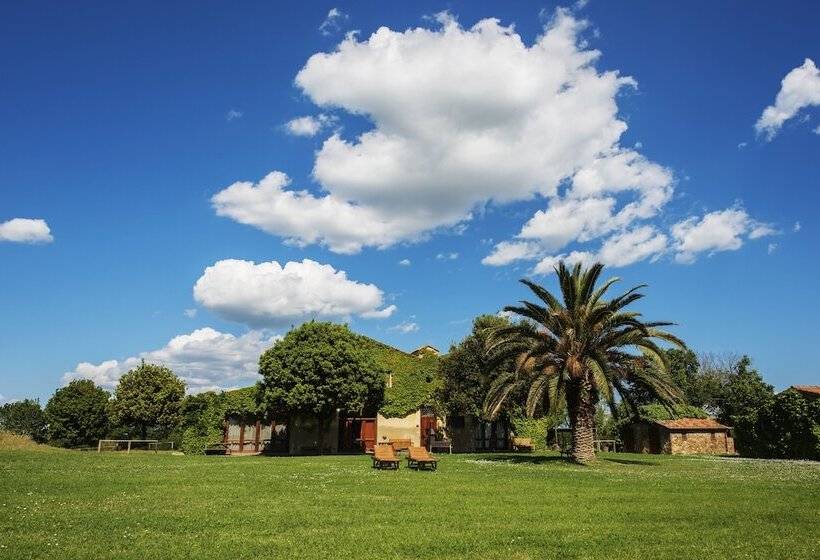 هتل روستایی La Selva