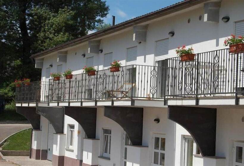 فندق ريفى Montibeller