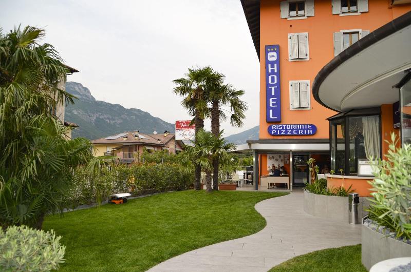 בית מלון כפרי Shangri La