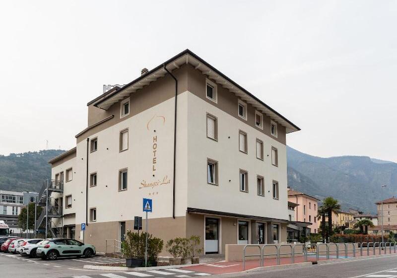 בית מלון כפרי Shangri La