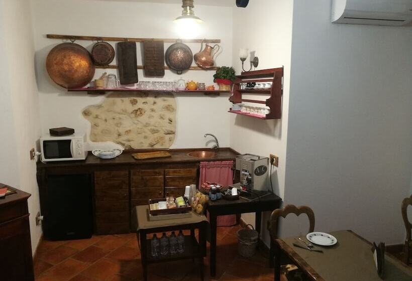 La Rupe Bed And Breakfast