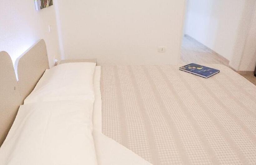 Пансион Ailanthus Holiday Suites