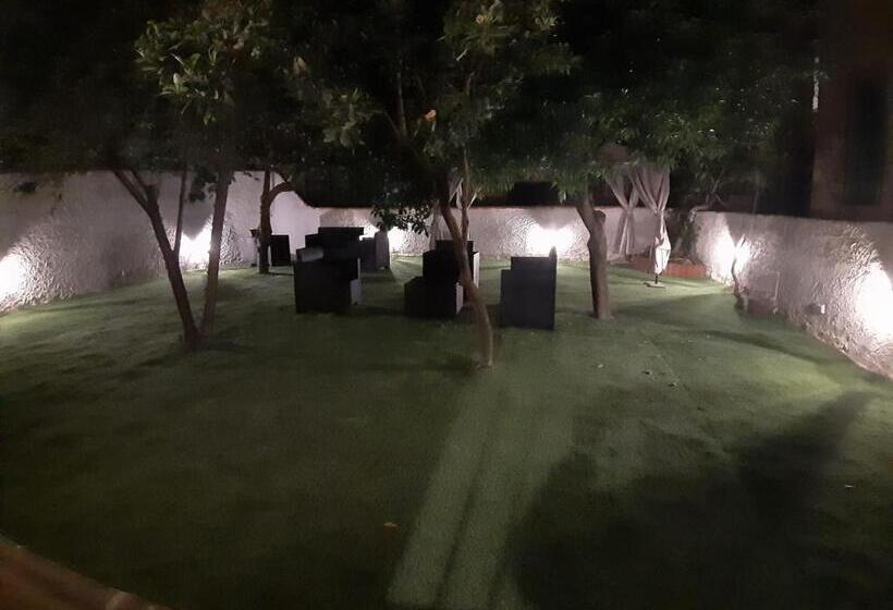 פנסיון Villa Dietro La Luna