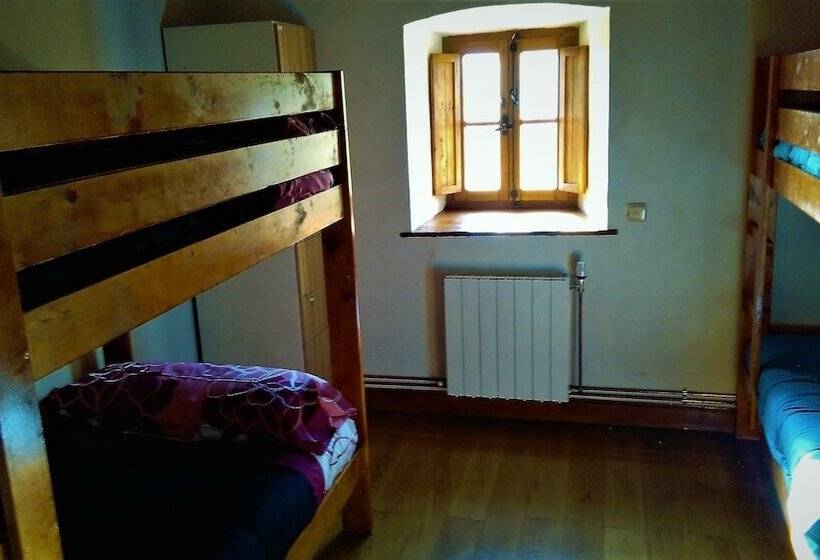 Albergue Rural Mandoia   Hostel