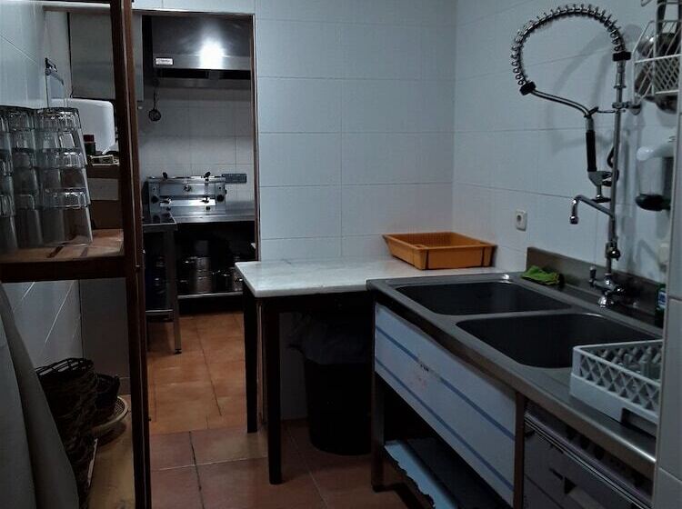 Albergue Rural Mandoia   Hostel