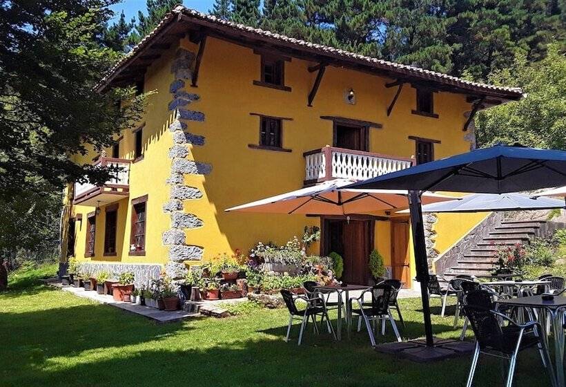 Albergue Rural Mandoia   Hostel