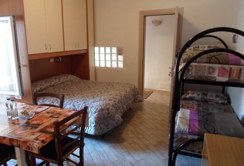 مبيت وإفطار Il Volto Del Lago Rooms And Apartments