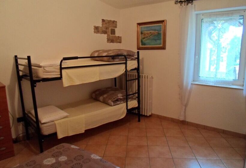 مبيت وإفطار Il Volto Del Lago Rooms And Apartments