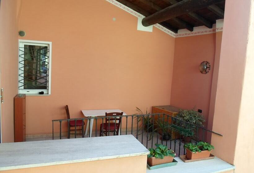 مبيت وإفطار Il Volto Del Lago Rooms And Apartments