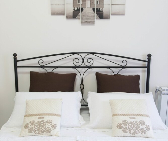 تختخواب و صبحانه Laetitia Guest House32