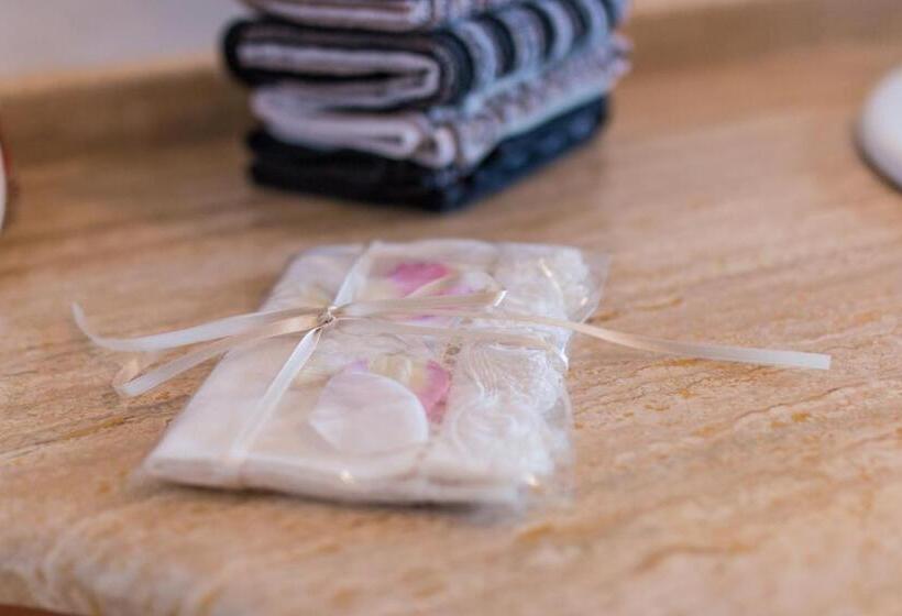 צימר Suite Cucinino, Bagno, Ingresso Indipendente In Villa Vìvì