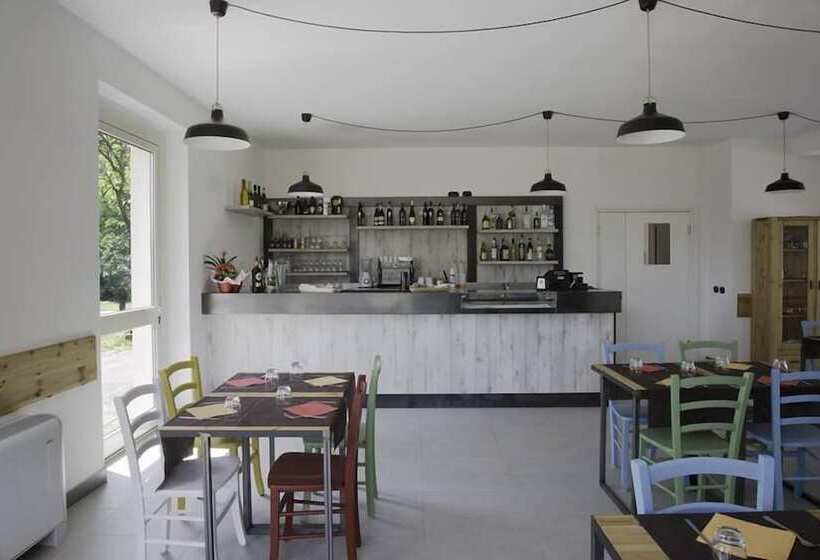 Cascina Monte Diviso   Hostel