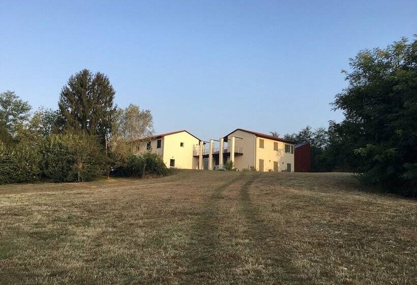 Cascina Monte Diviso   Hostel