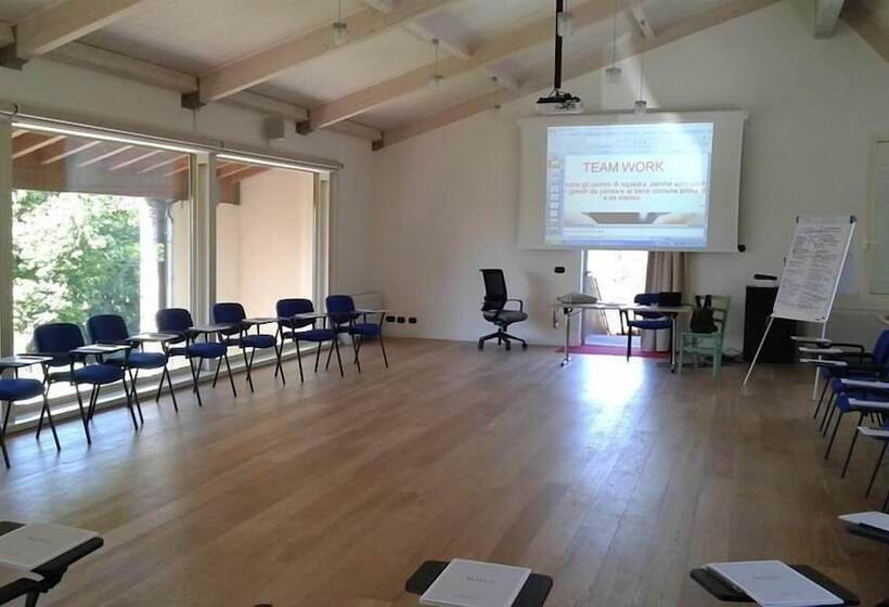 Cascina Monte Diviso   Hostel