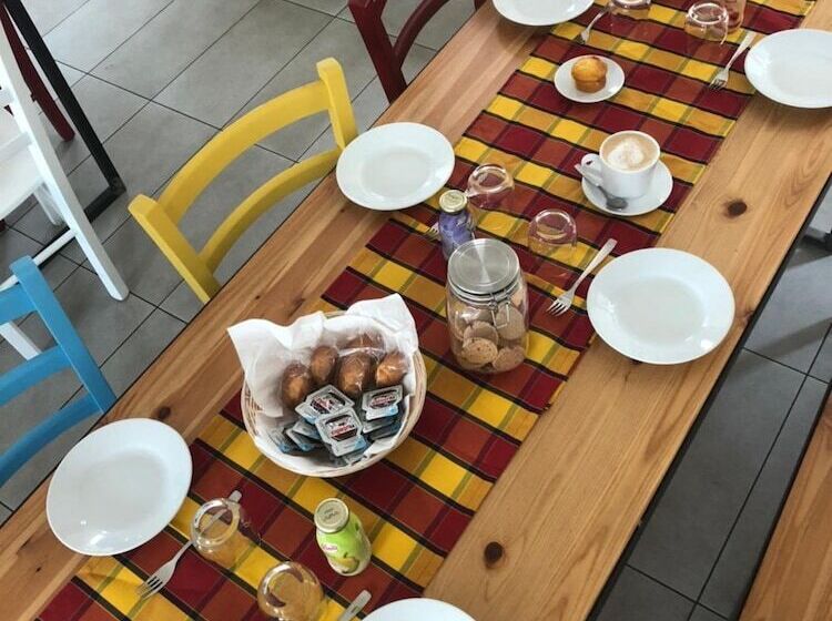 Cascina Monte Diviso   Hostel