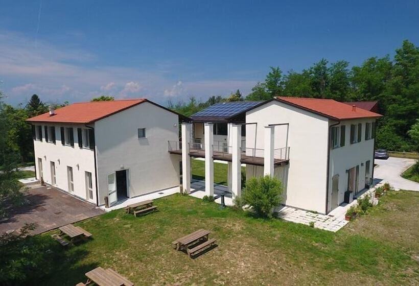 Cascina Monte Diviso   Hostel