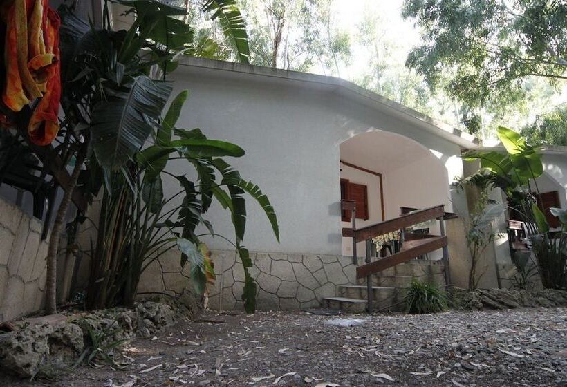 Отель Villaggio Camping Calypso