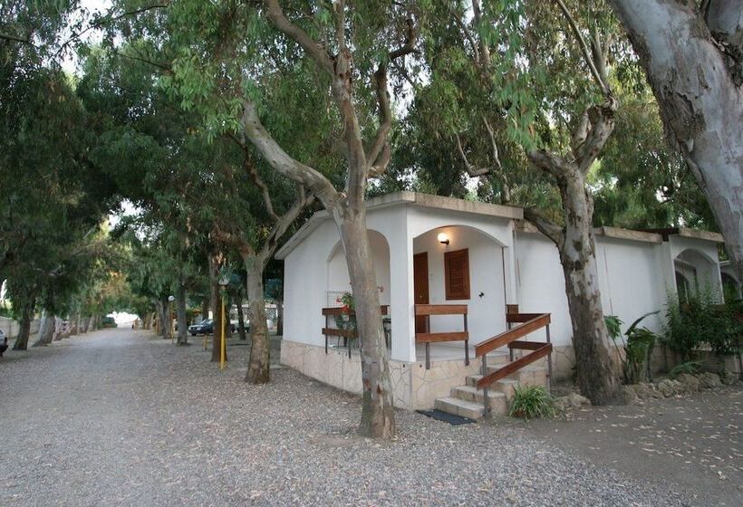 Отель Villaggio Camping Calypso