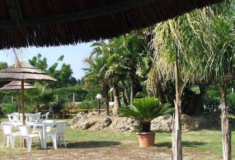 Отель Villaggio Camping Calypso