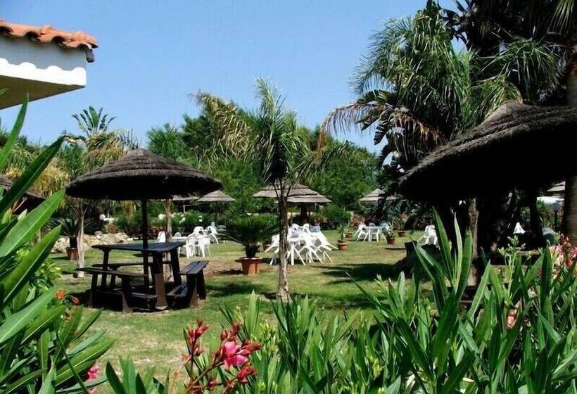 Отель Villaggio Camping Calypso