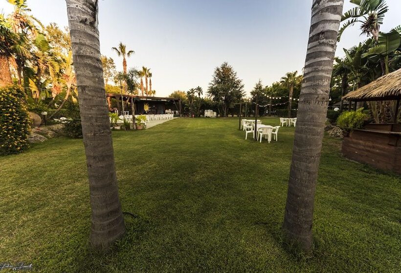 Отель Villaggio Camping Calypso