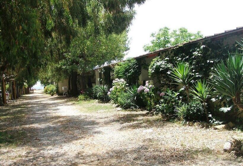 Отель Villaggio Camping Calypso
